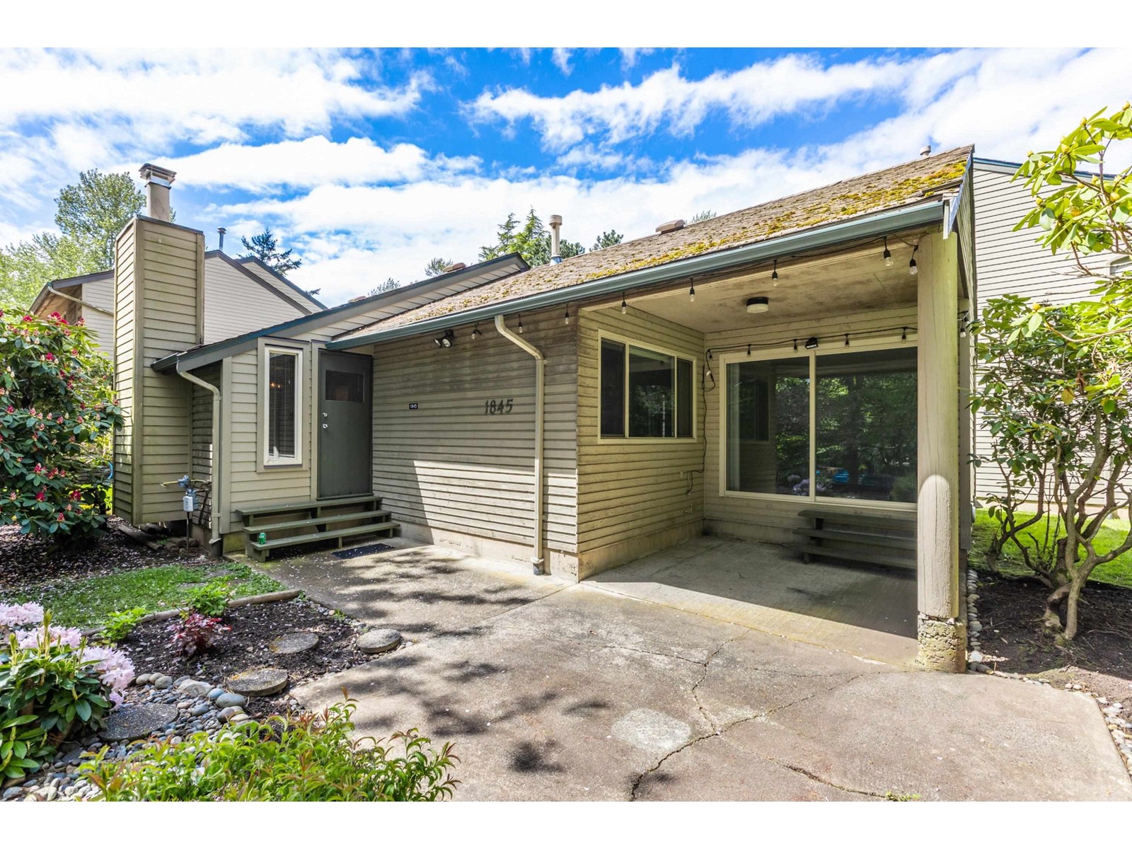 1845 LILAC DRIVE