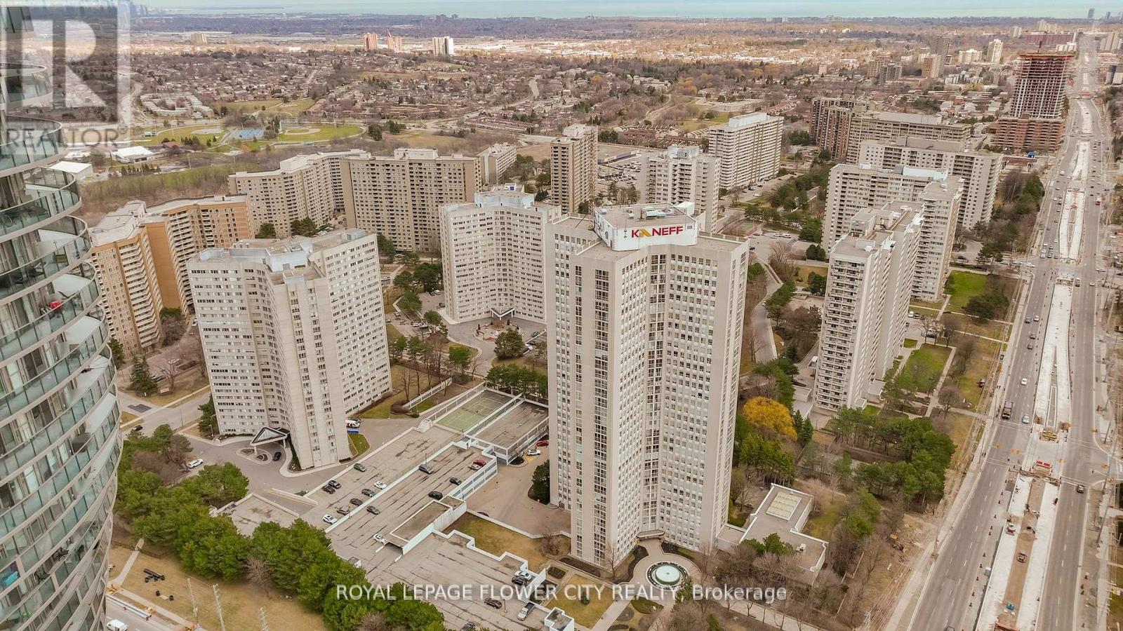 801 - 3650 KANEFF CRESCENT