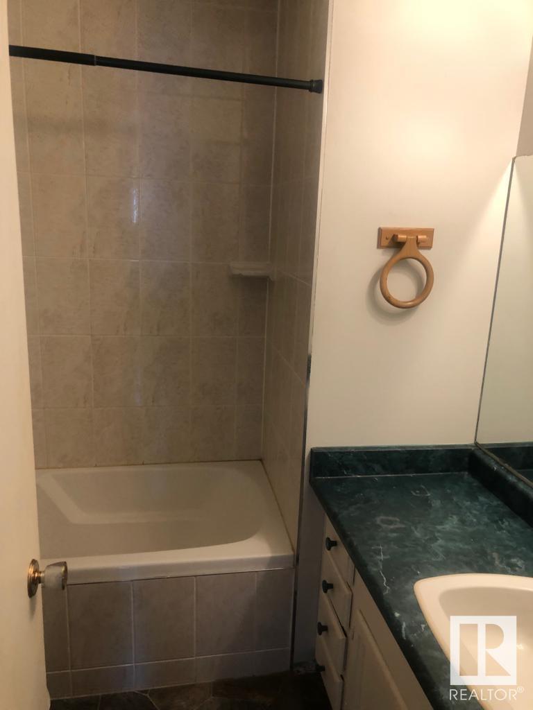 8103 14 AV NW