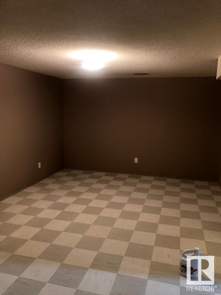 8103 14 AV NW