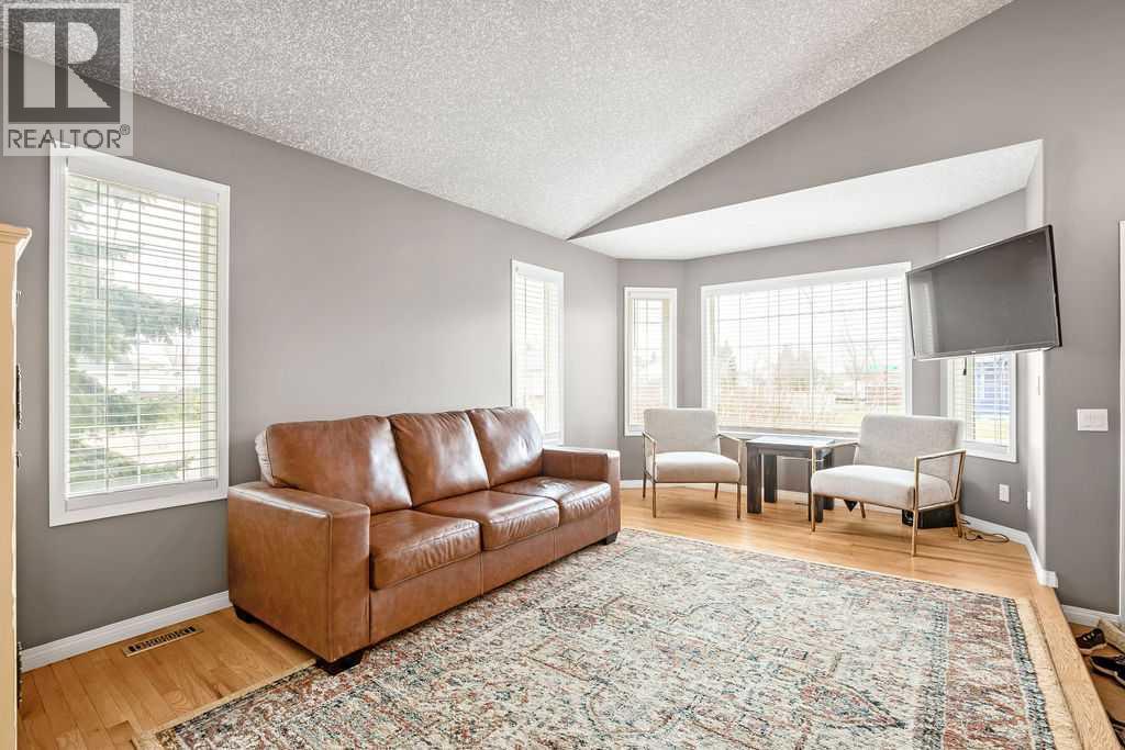 402 Highwood Village Place NW