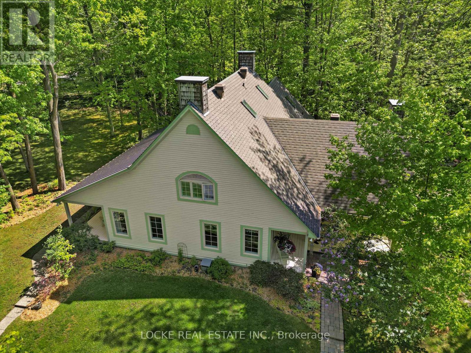 2207 PLEASANTVIEW COURT