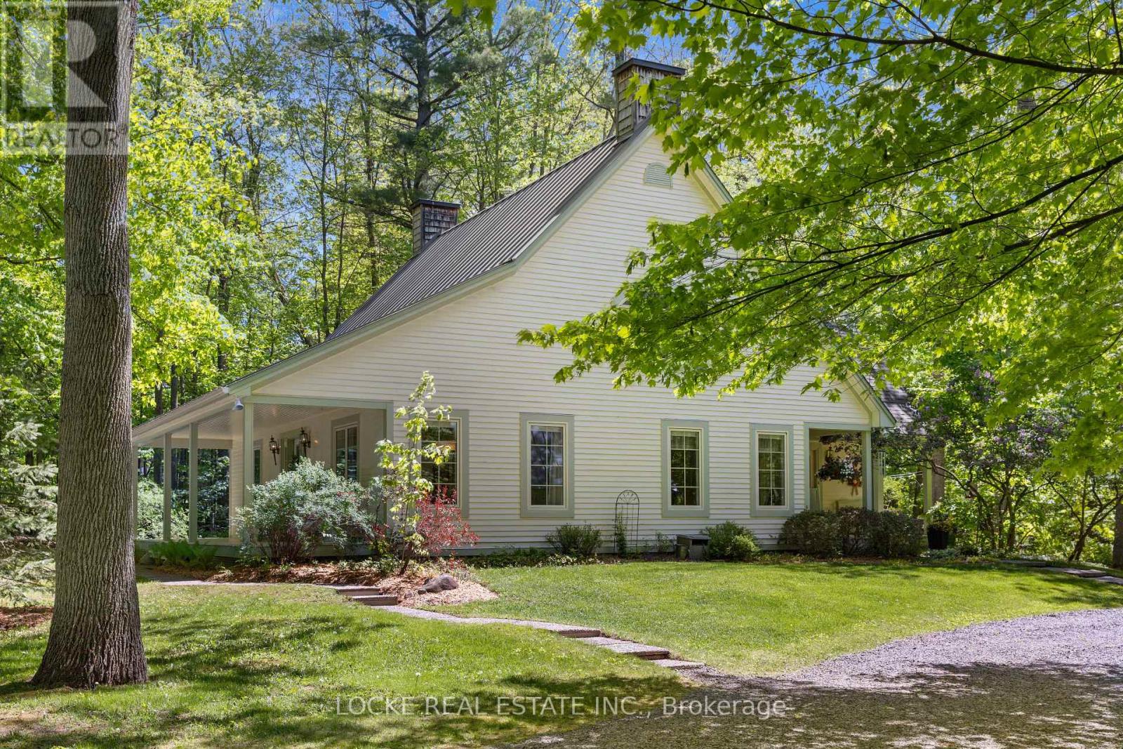 2207 PLEASANTVIEW COURT