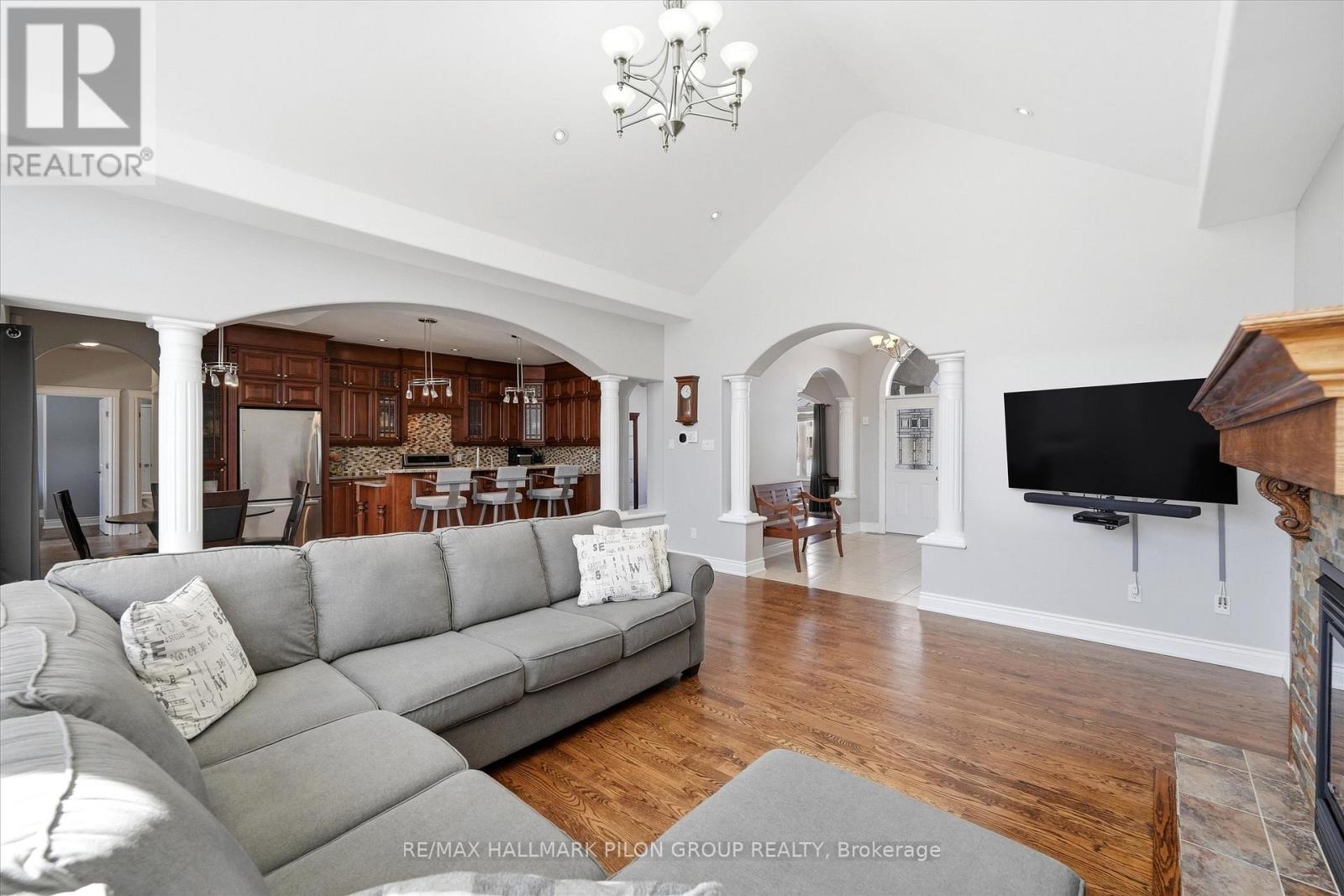 6692 PEBBLE TRAIL WAY