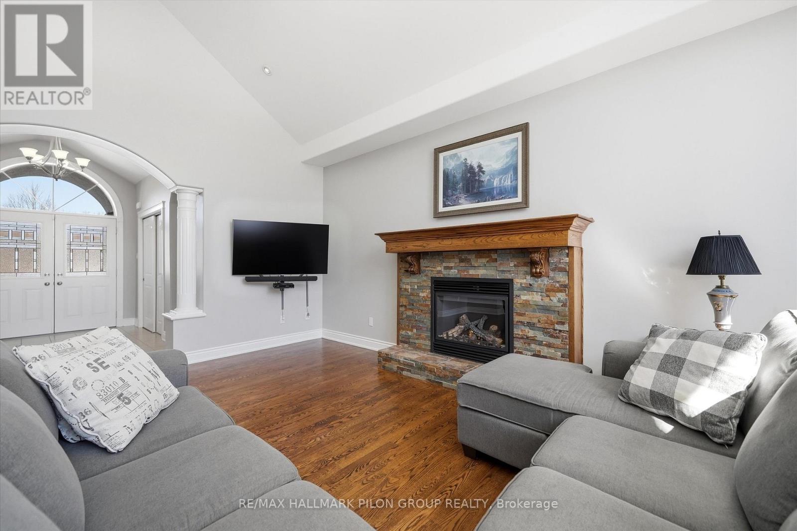 6692 PEBBLE TRAIL WAY