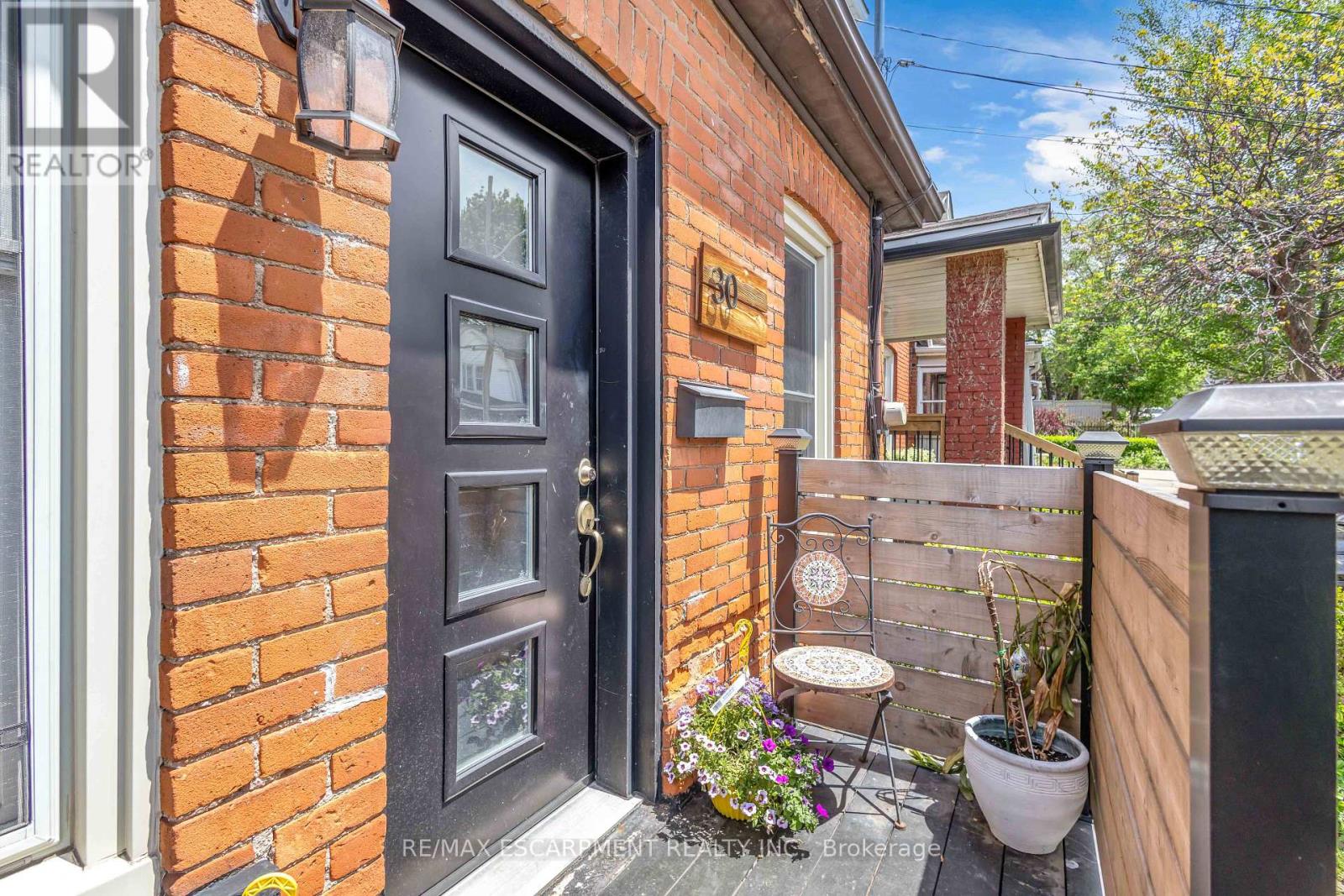 30 SUNSET AVENUE