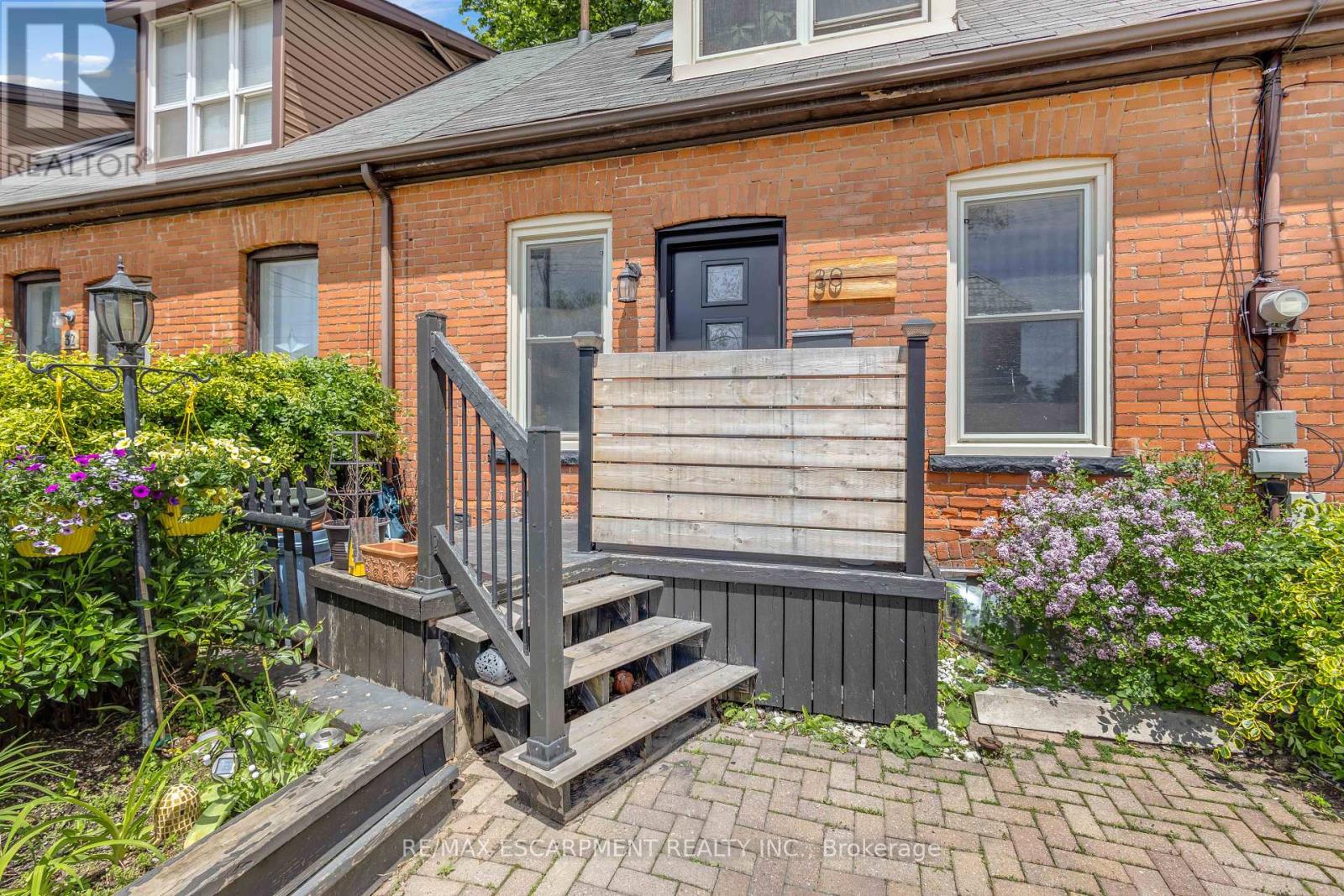 30 SUNSET AVENUE