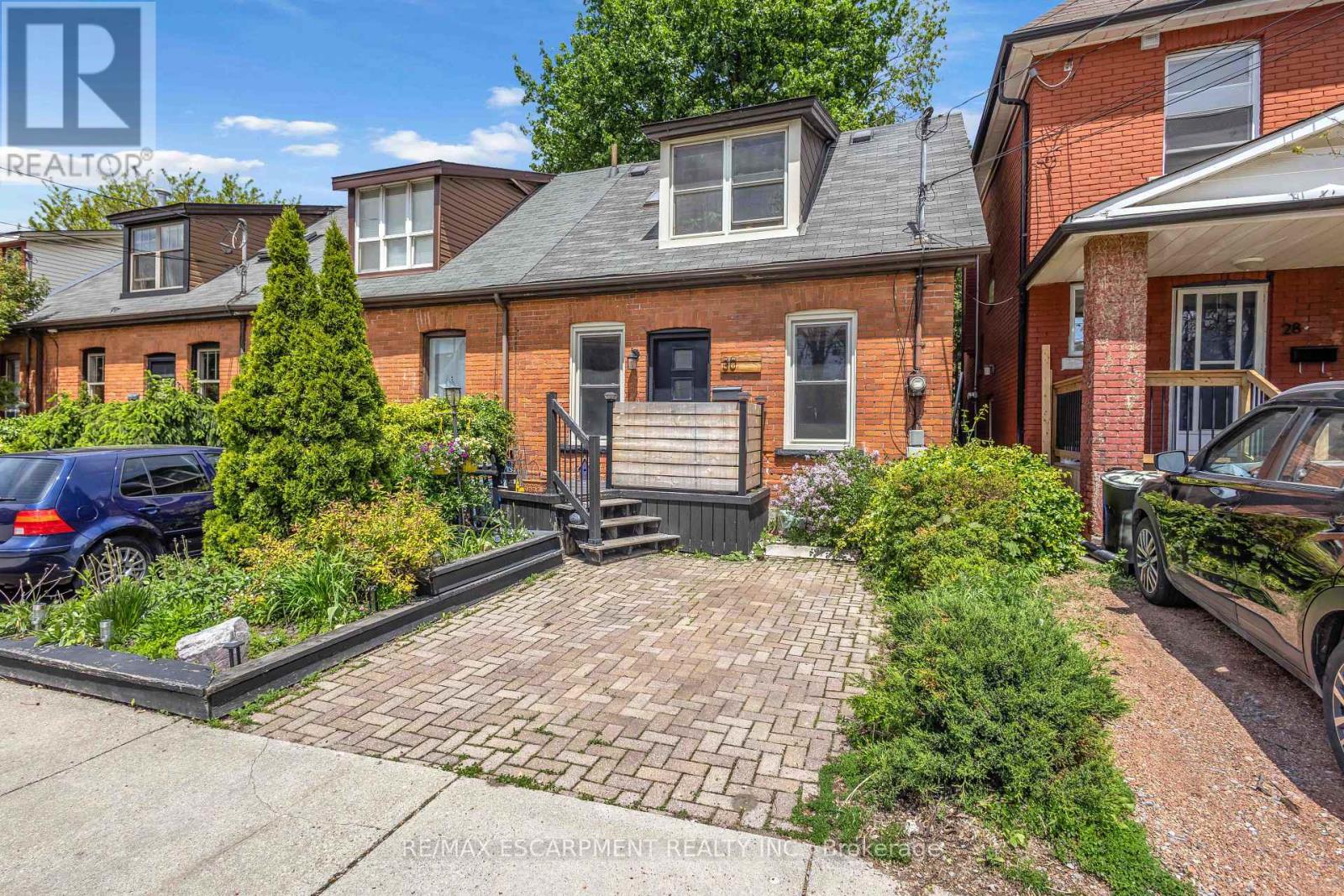 30 SUNSET AVENUE