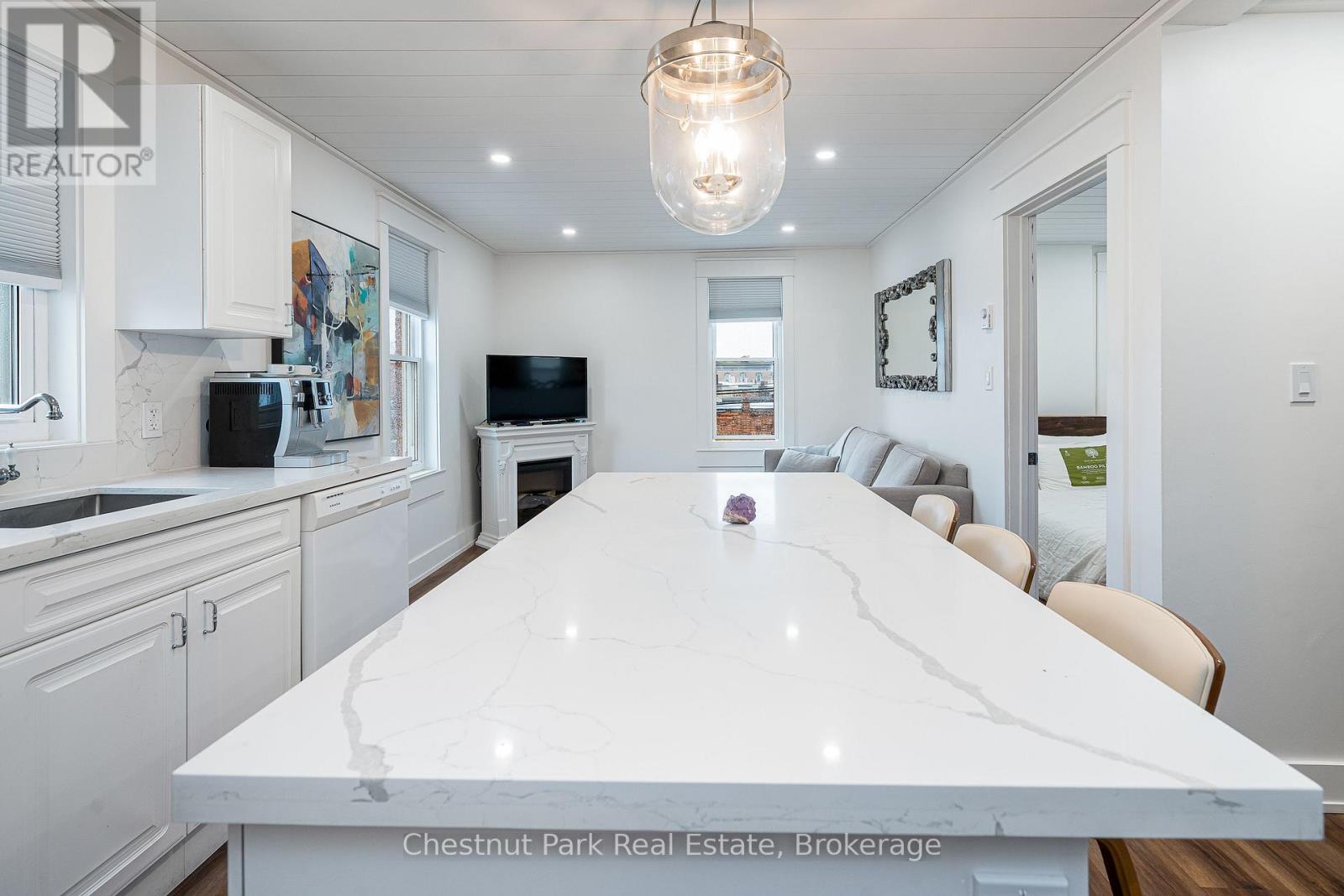 303 - 110 SYKES STREET N