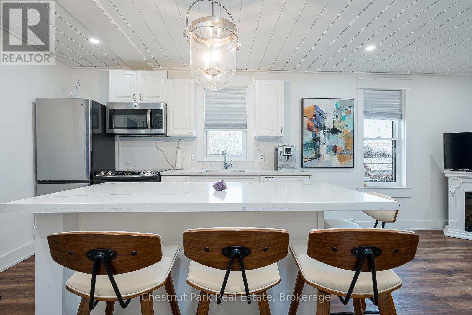 303 - 110 SYKES STREET N