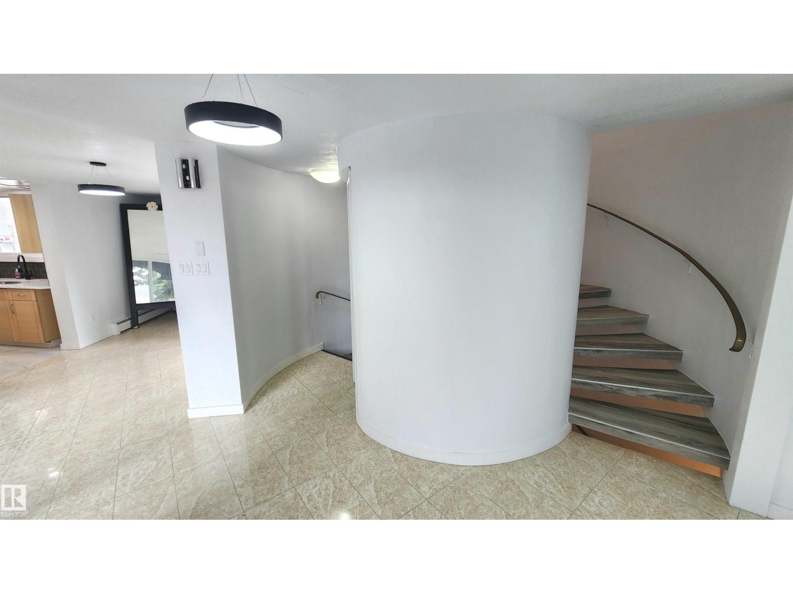 9535 147 AV NW