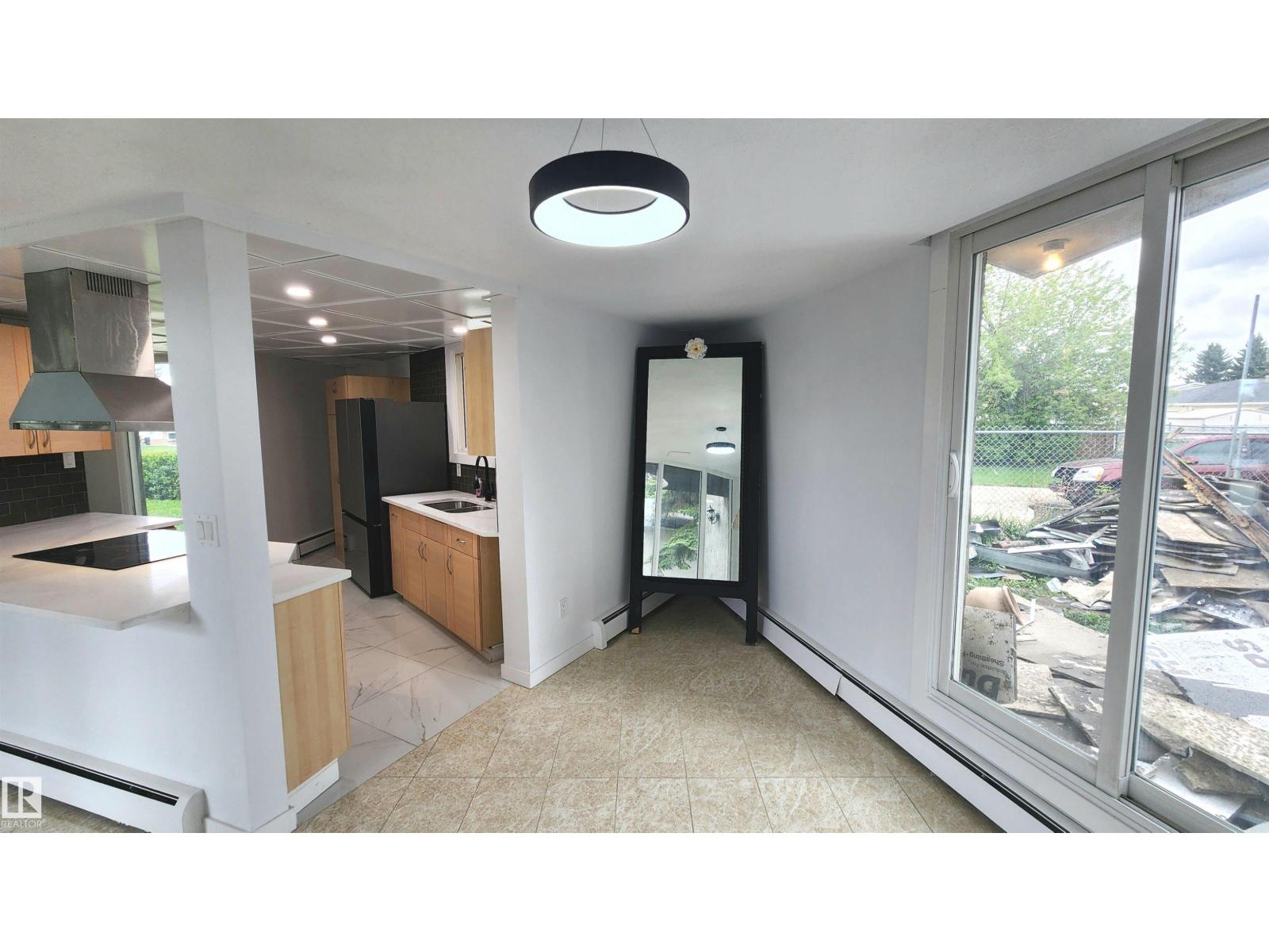 9535 147 AV NW