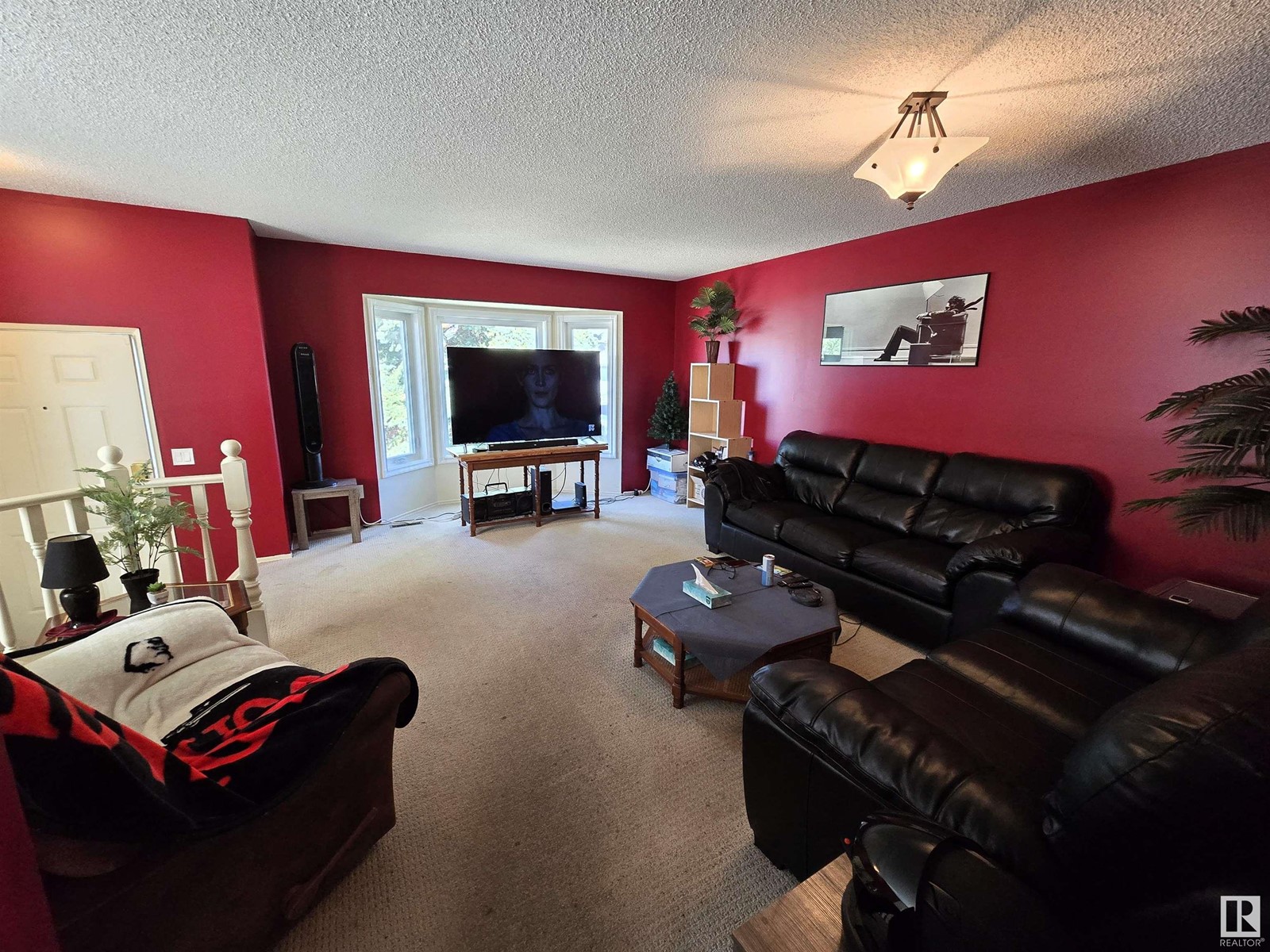 823 JOHNS CL NW