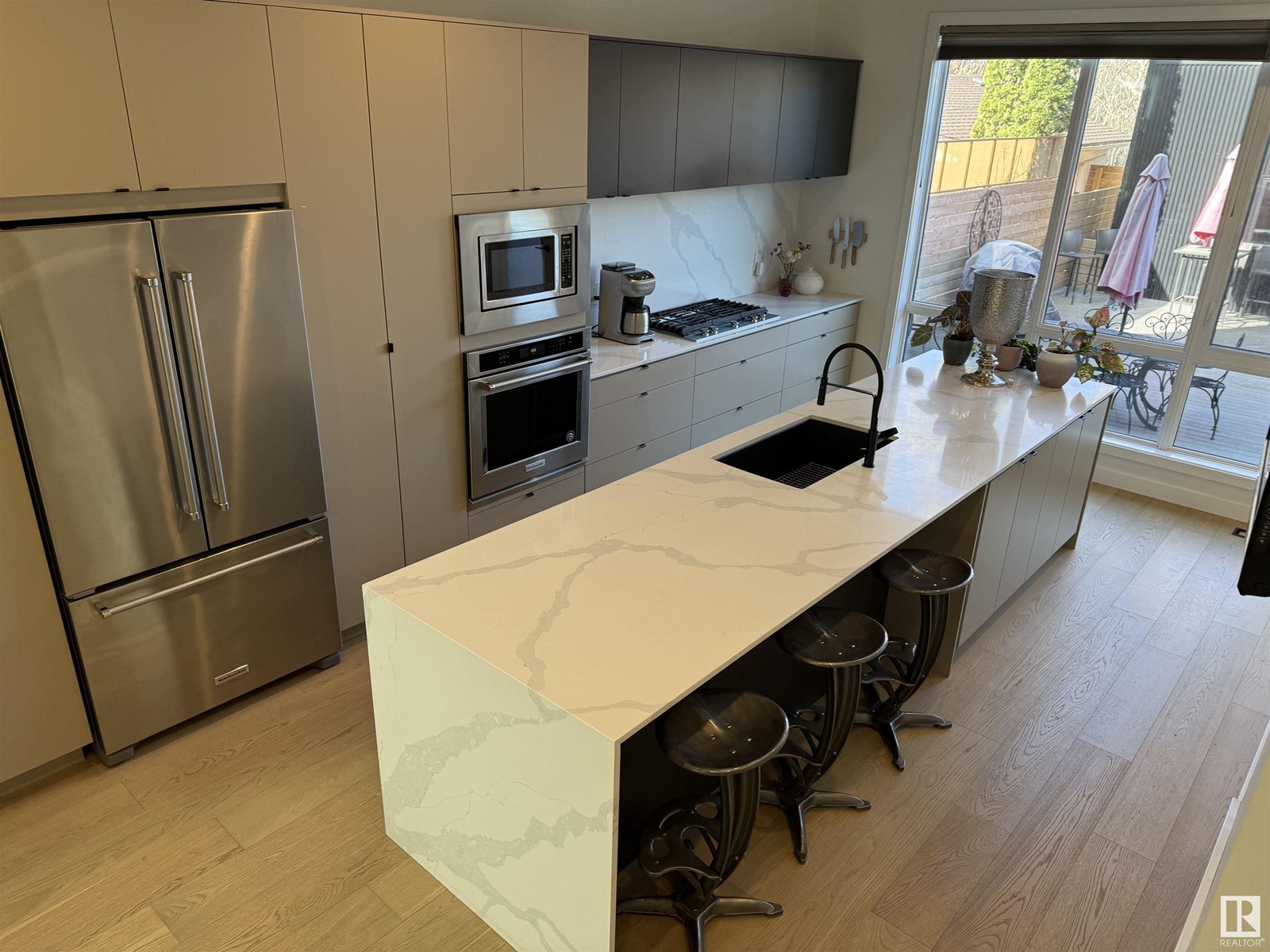 10230 125 ST NW