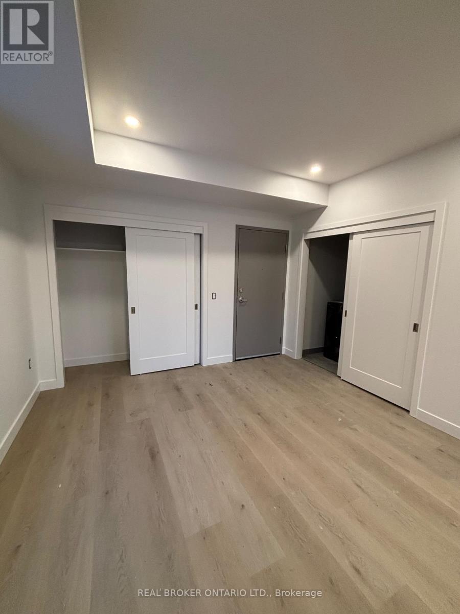 4 - 184 WOODROFFE AVENUE