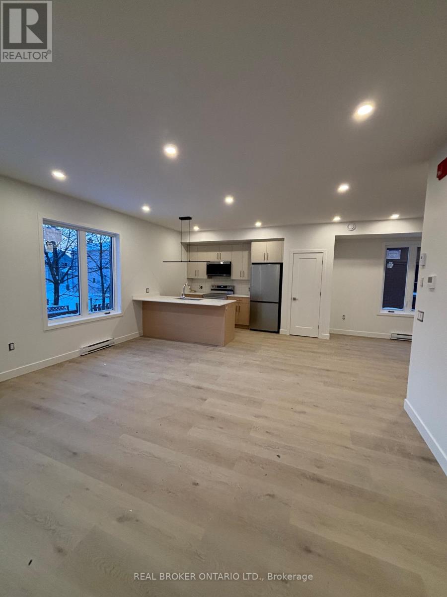 4 - 184 WOODROFFE AVENUE