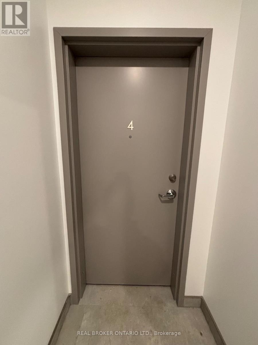 4 - 184 WOODROFFE AVENUE