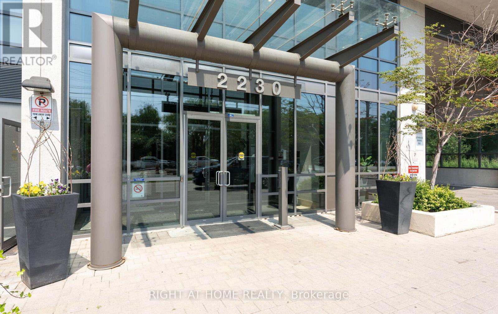 803 - 2230 LAKE SHORE BOULEVARD W