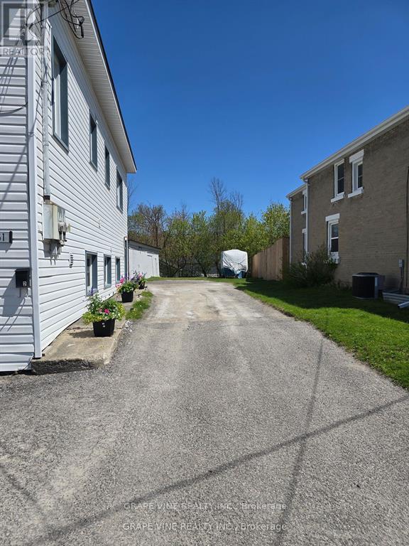 261 ELGIN STREET W