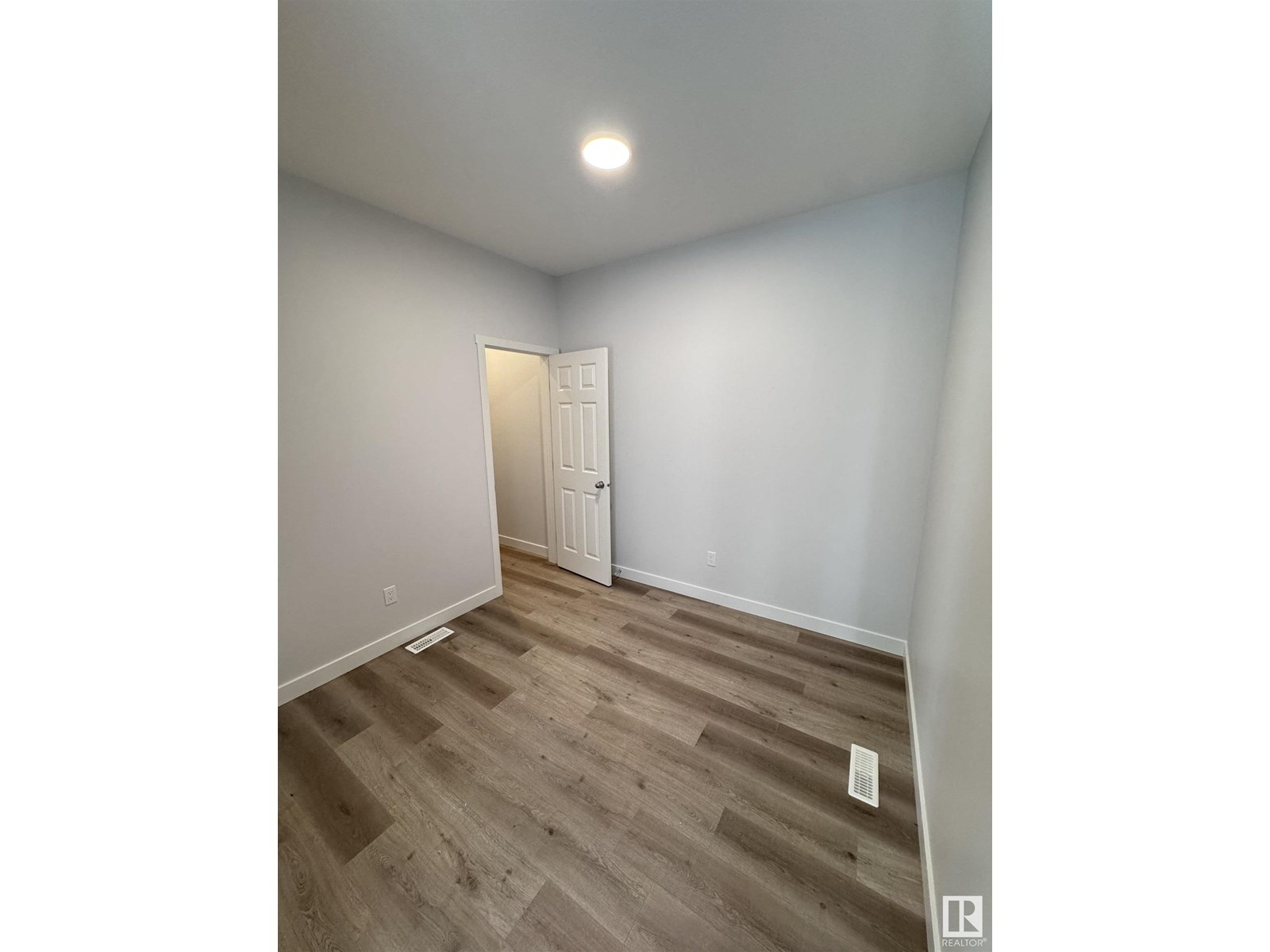 2013 209A ST NW