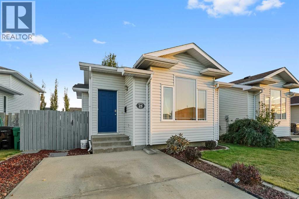 24 Blackfoot Court W