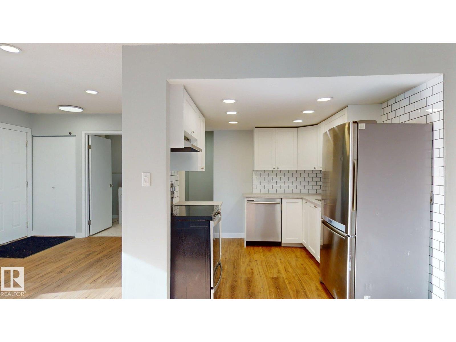 #611 2908 116A AV NW