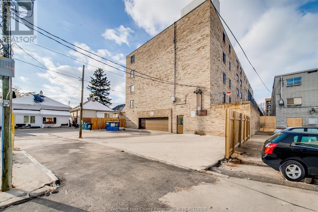 1747-1767 UNIVERSITY AVENUE West