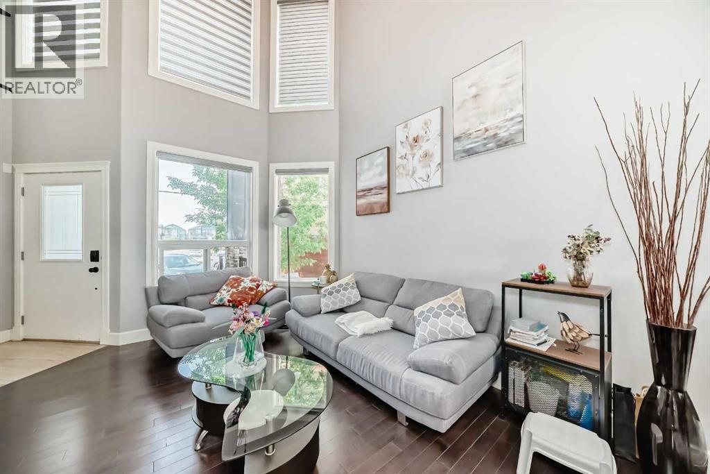 26 Saddlelake View NE