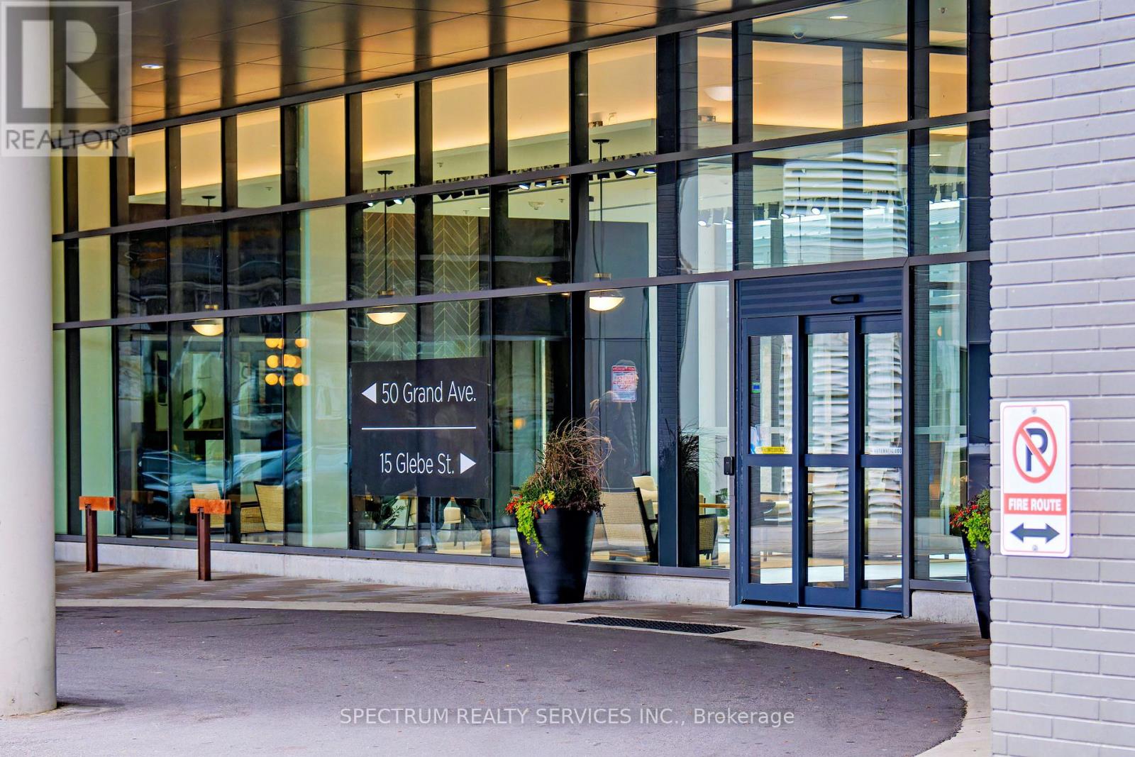 910 - 15 GLEBE STREET