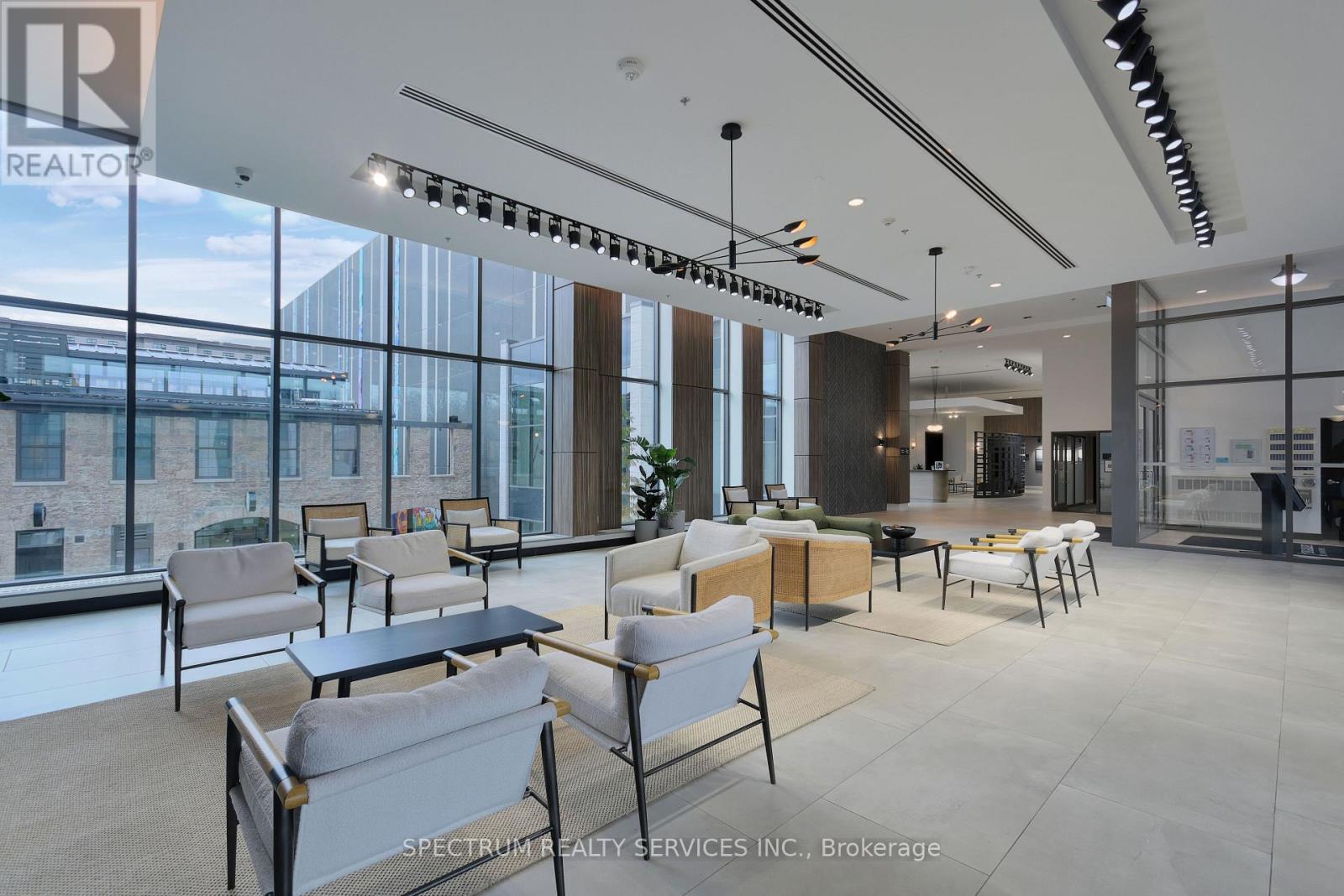 910 - 15 GLEBE STREET