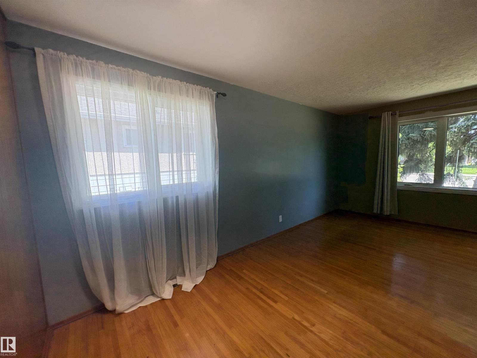 13032 90 ST NW