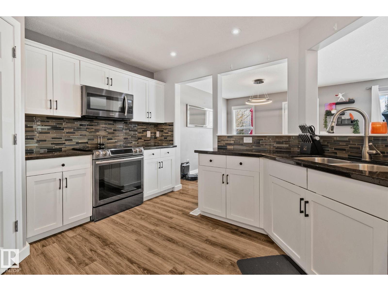 3711 161 AV NW