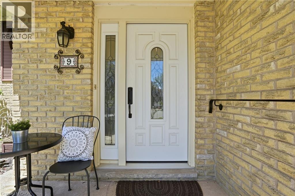 9 MAGNOLIA Court