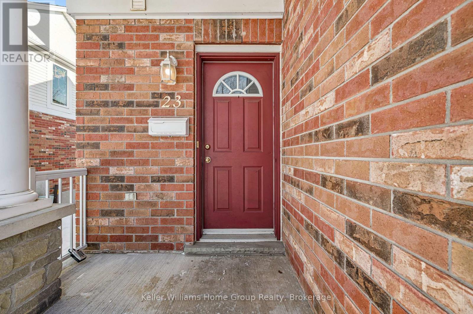 23 - 151 CLAIRFIELDS DRIVE E