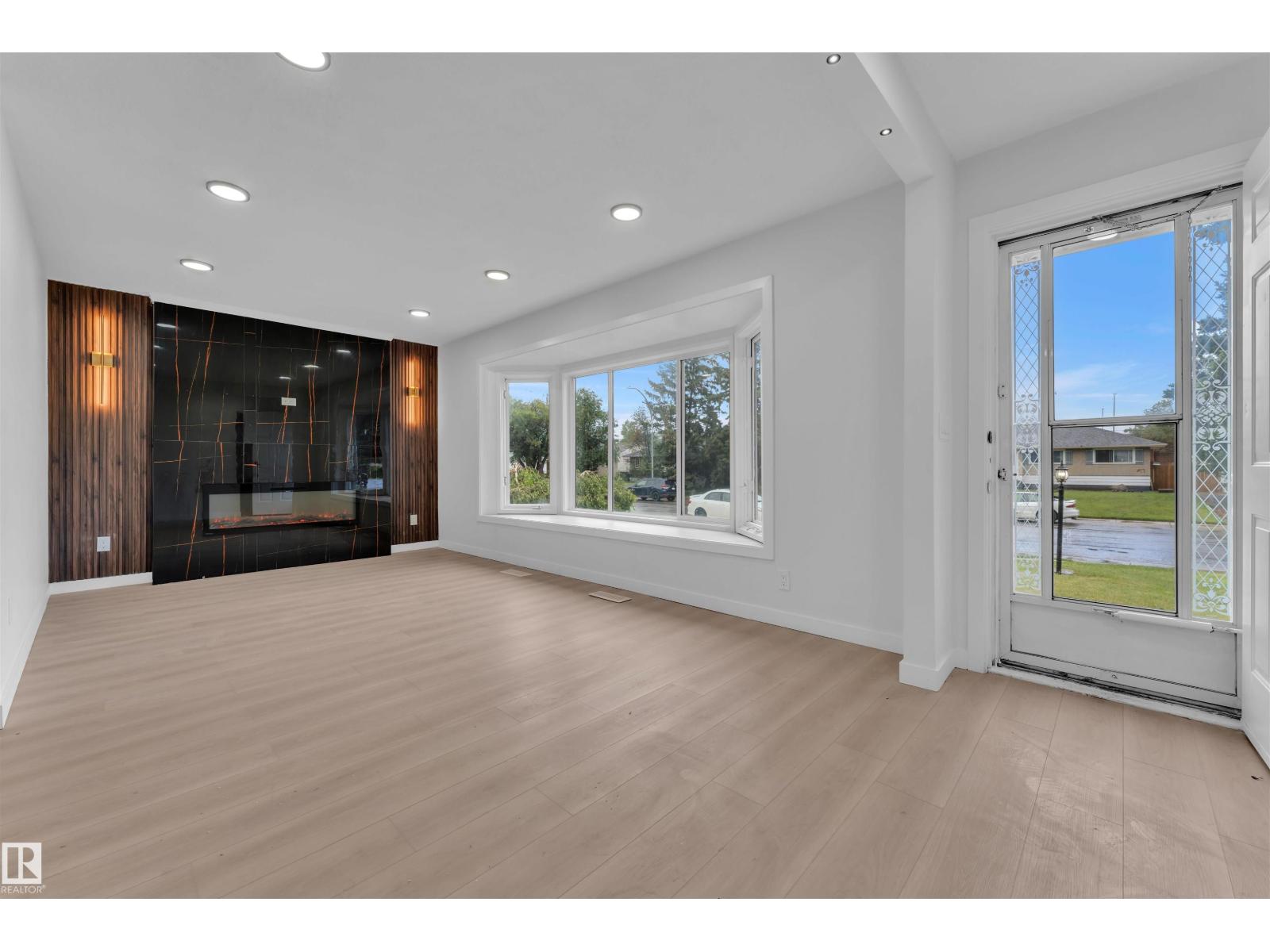 15965 110B AV NW