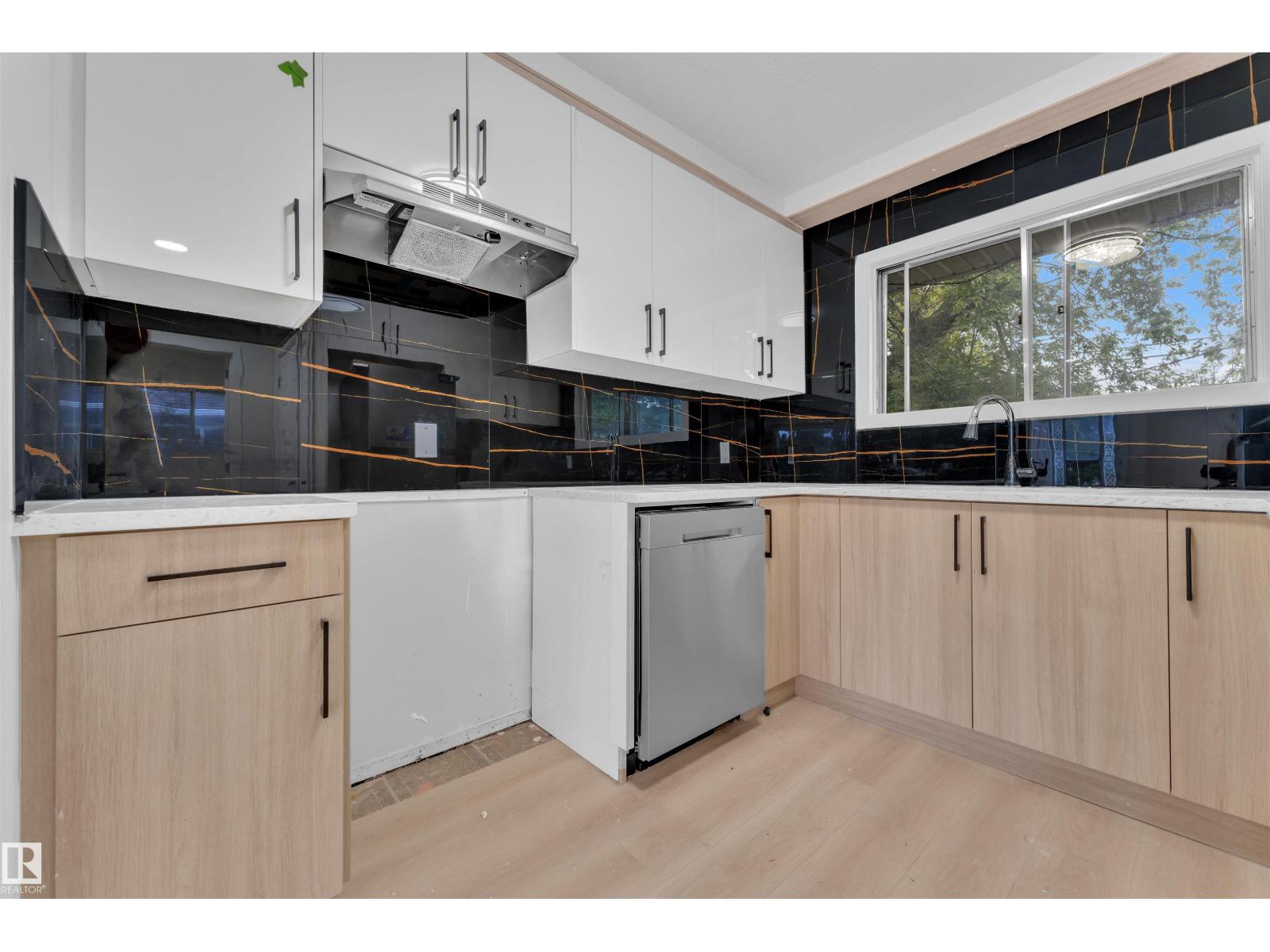 15965 110B AV NW