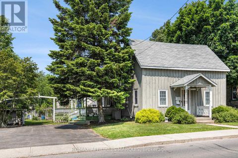 122 CHAMBERS STREET Smiths Falls ON K7A2Z3