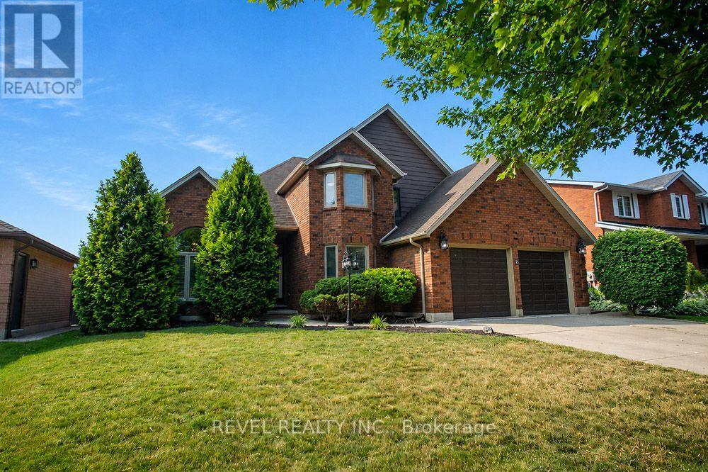Photo 1 of 43 — 7 COOPER COURT, Brantford, ON N3T6G7