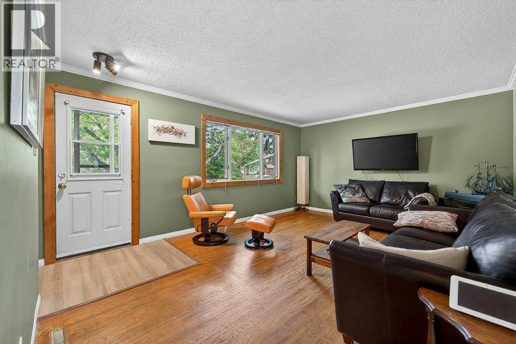 1632 Robson Crescent SE
