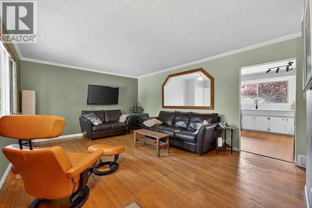 1632 Robson Crescent SE