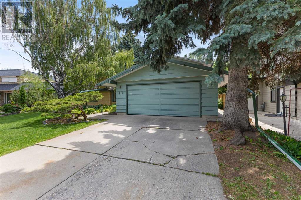 427 Willow Grove Crescent SE