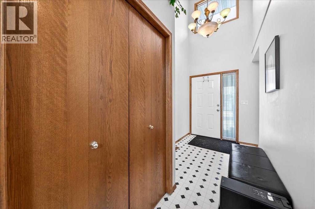 210 Shawinigan Way SW