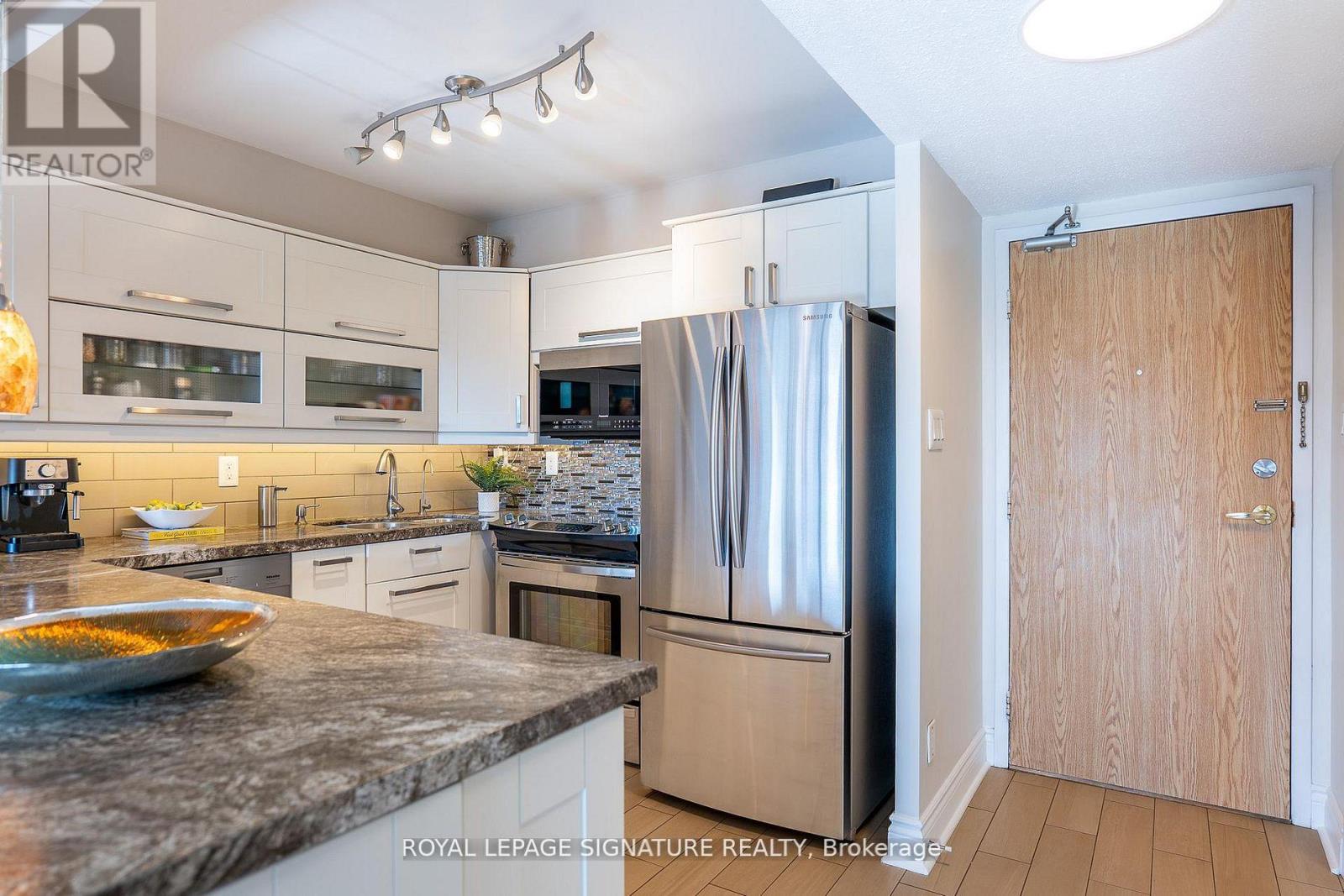 404 - 30 FASHION ROSEWAY