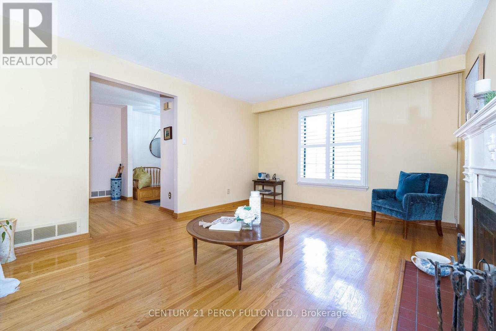 14 FARMINGTON CRESCENT