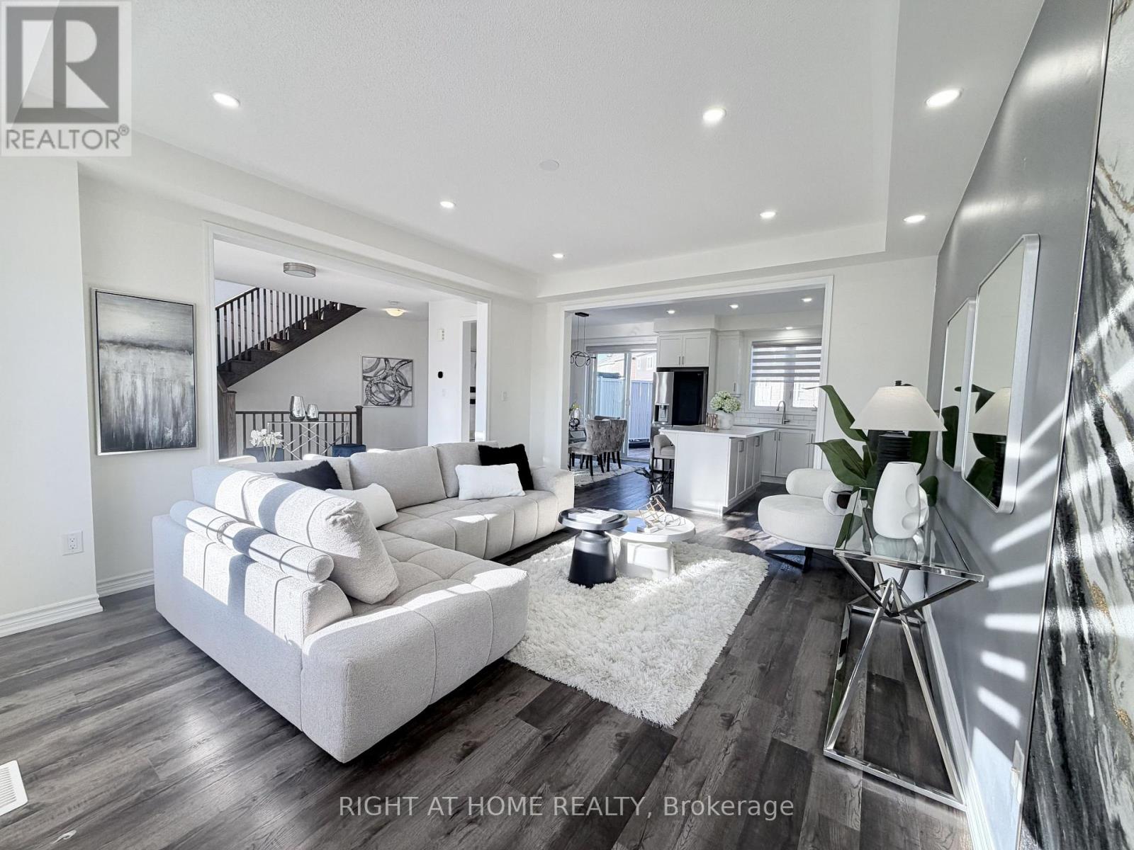 21 - 1222 ROSE WAY