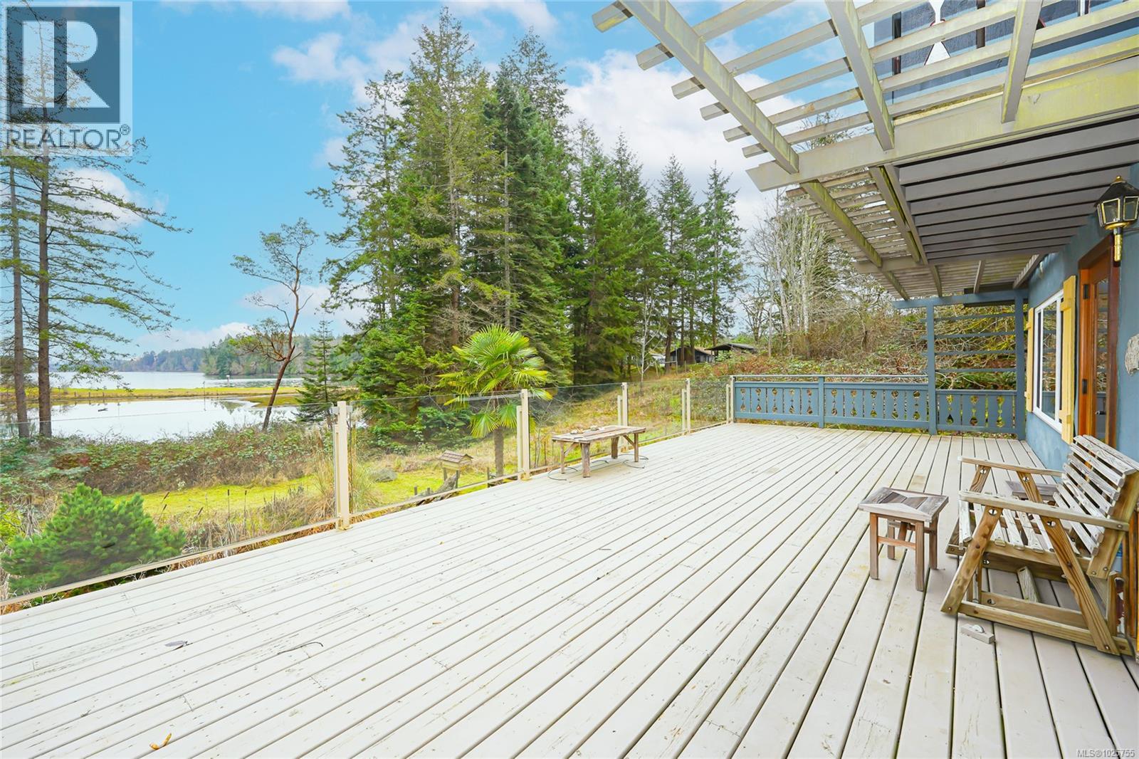 Photo 1 of 85 — 89 Pilkey Point Rd, Thetis Island, BC V0R2Y0