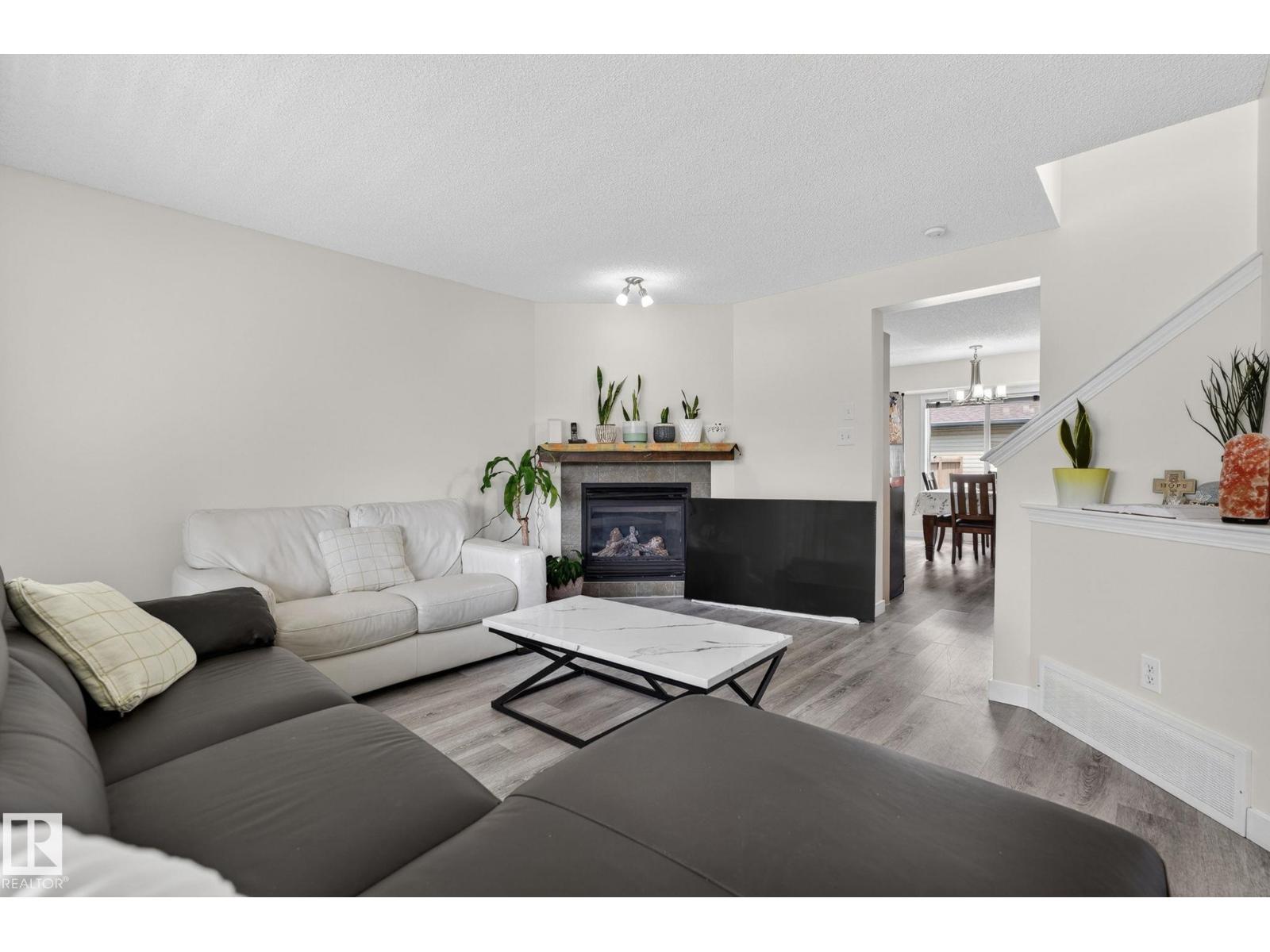 21244 90 AV NW
