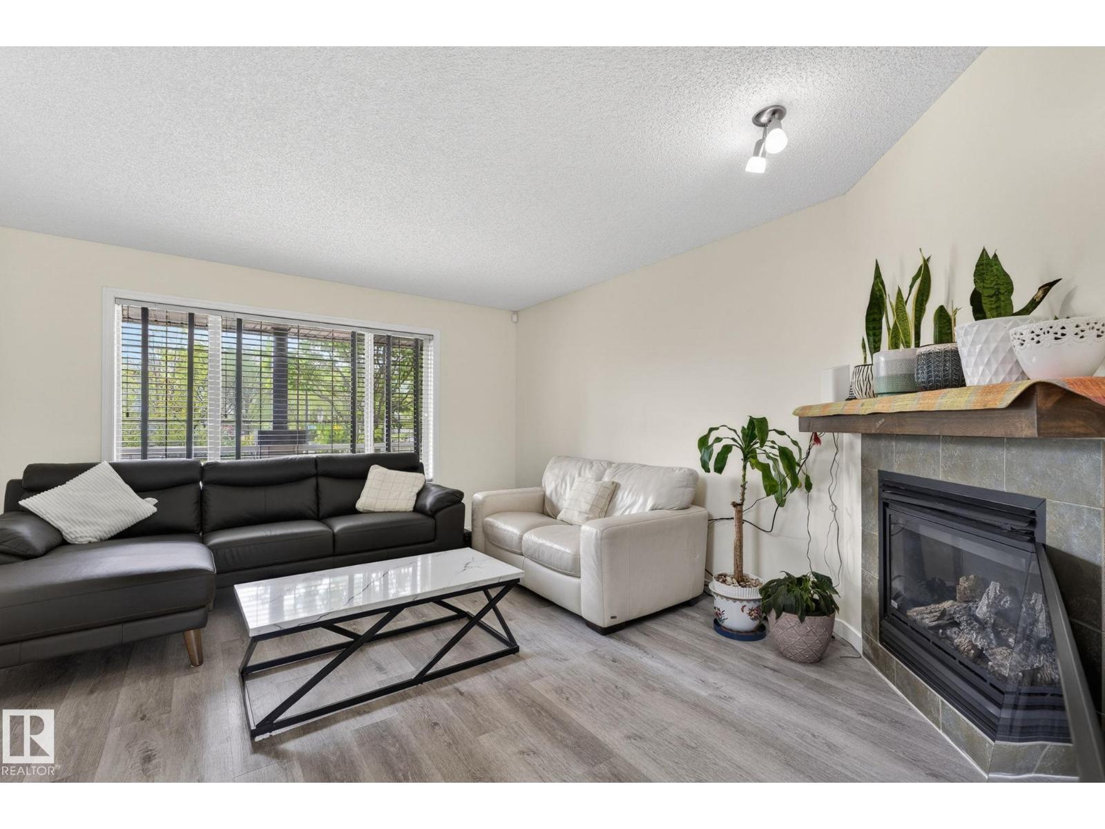 21244 90 AV NW