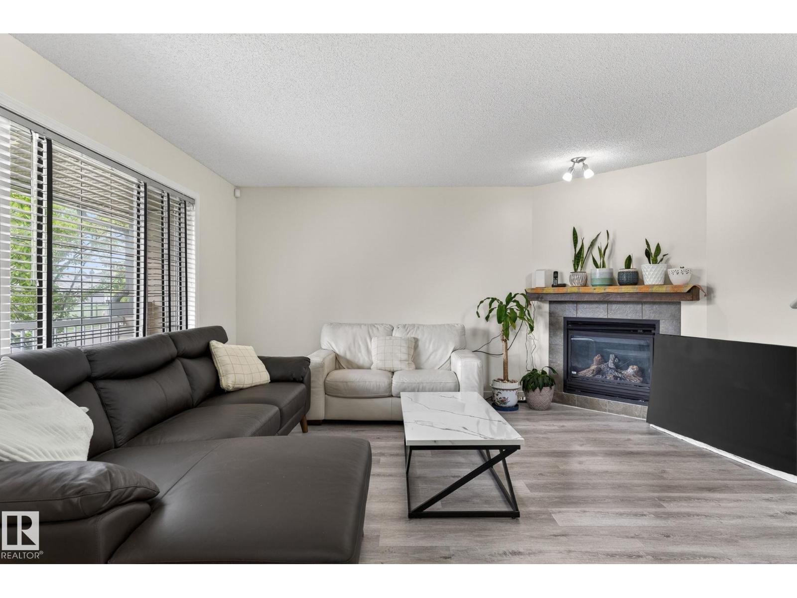 21244 90 AV NW