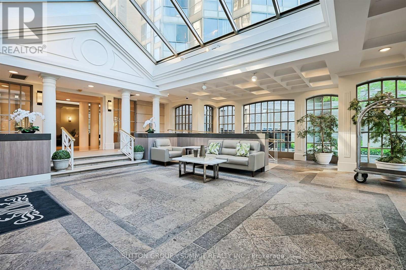209 - 55 KINGSBRIDGE GARDEN CIRCLE